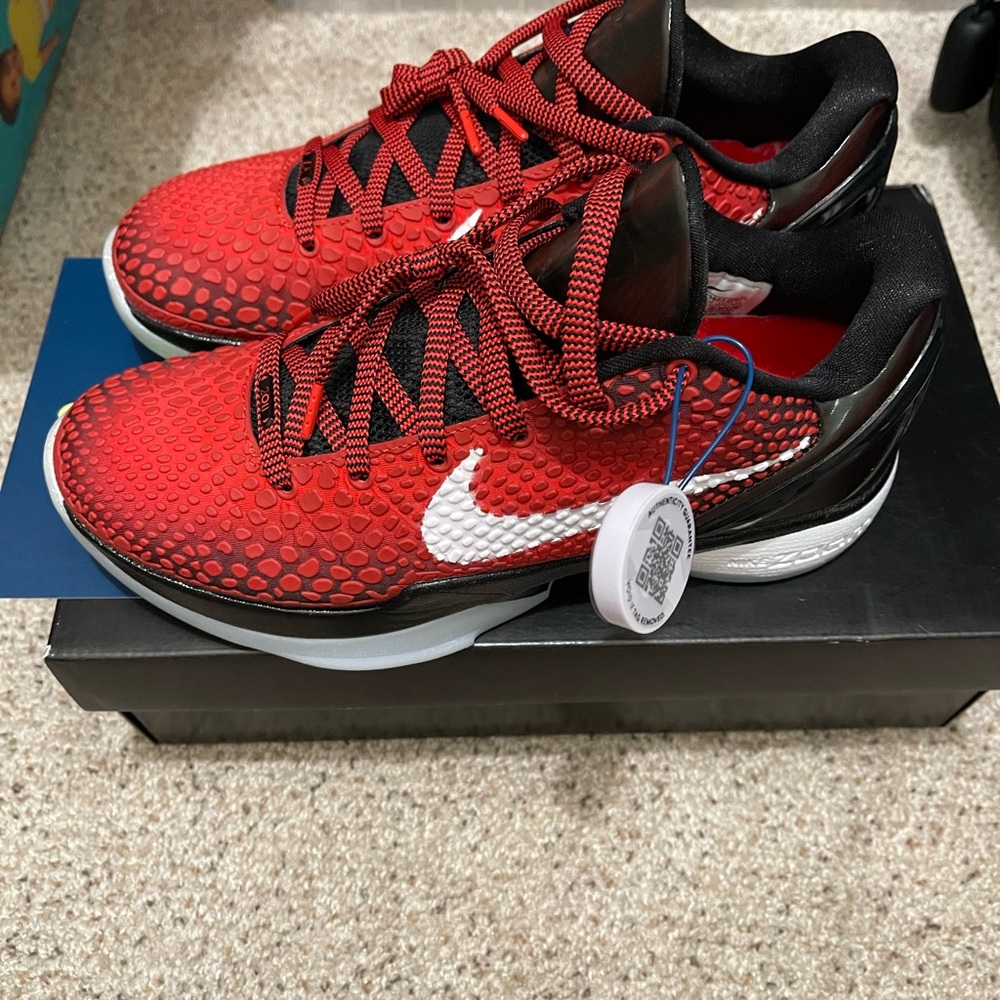 Nike Men's Red and Black Athletic Shoes